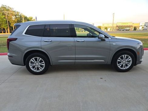 New 2025 Cadillac XT6 Luxury image 6