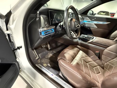 Used 2023 BMW 760i xDrive w/ Executive Package AWD/4WD image 25