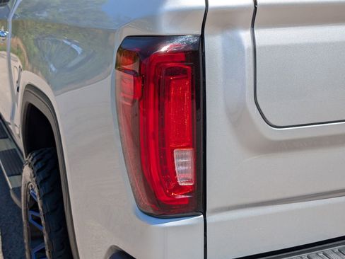 Used 2020 GMC Sierra 1500 SLT image 13