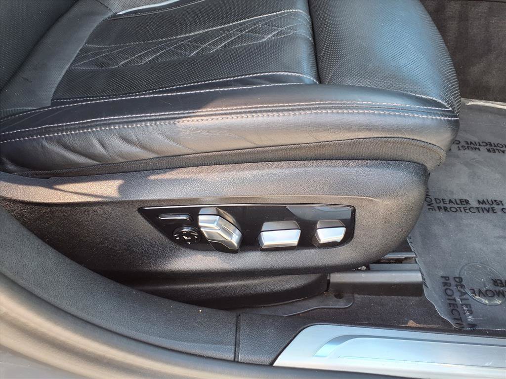 Used 2022 BMW 740i w/ M Sport Package RWD image 10