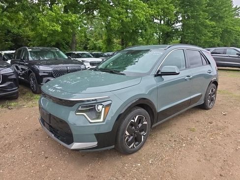 Used 2023 Kia Niro Wind w/ Wind Preserve Package FWD image 3