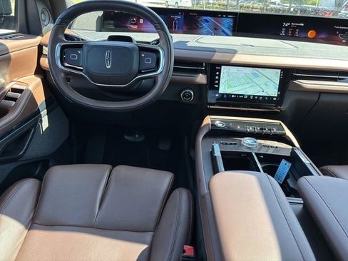 Used 2025 Lincoln Navigator Reserve AWD/4WD image 22