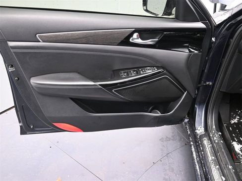 Used 2020 Kia Cadenza Technology image 17