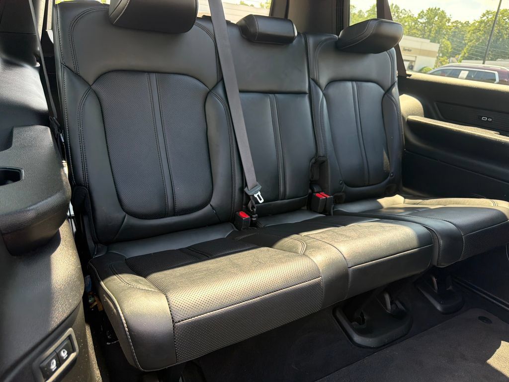 Used 2023 Jeep Wagoneer L Series III w/ Premium Group I RWD image 40
