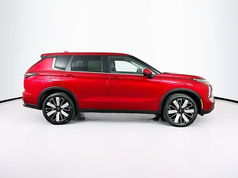 Used 2025 Mitsubishi Outlander SE image 10
