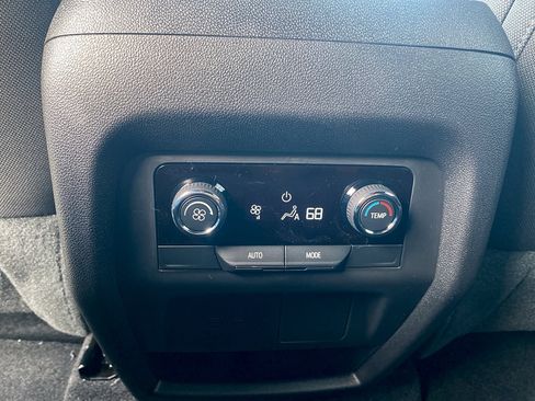 Used 2026 Chevrolet Traverse LT FWD image 30