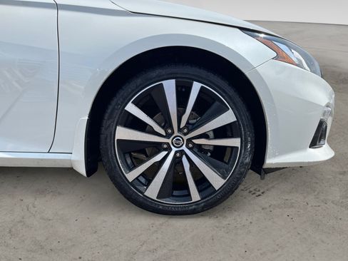 Used 2022 Nissan Altima 2.5 Platinum AWD/4WD image 15