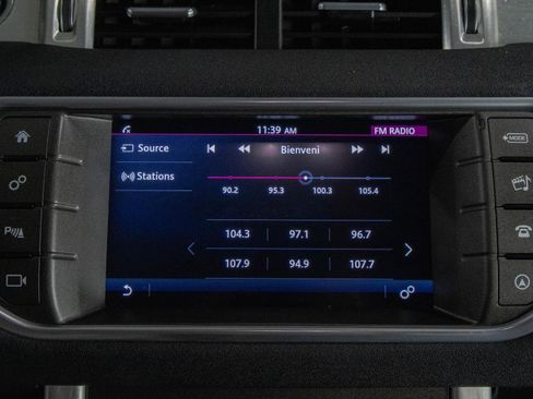 Used 2017 Land Rover Range Rover Evoque SE Premium image 8