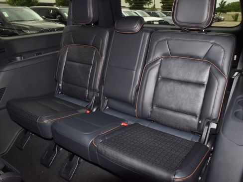 New 2026 Lincoln Navigator L Black Label AWD/4WD image 15