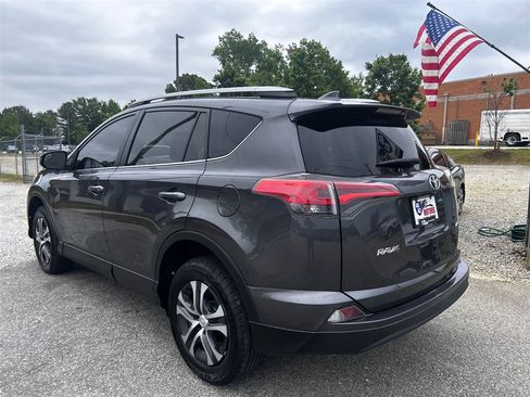 Used 2018 Toyota RAV4 LE FWD image 3