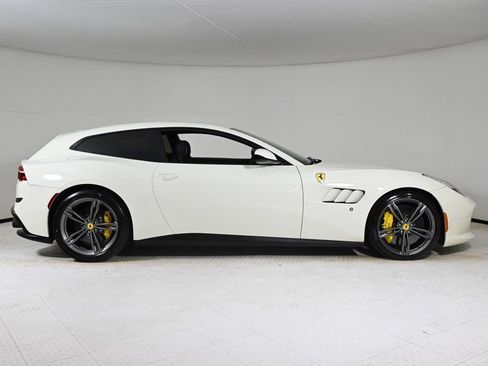 Used 2018 Ferrari GTC4Lusso image 10