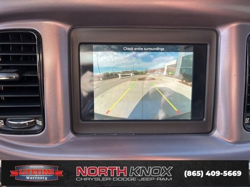 Used 2019 Dodge Charger SXT image 10