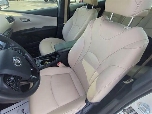 Used 2019 Toyota Prius XLE image 21