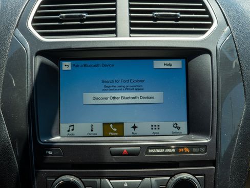 Used 2017 Ford Explorer XLT w/ Equipment Group 202A FWD image 18