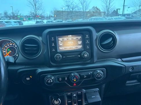 Used 2020 Jeep Wrangler Unlimited Freedom Edition image 14