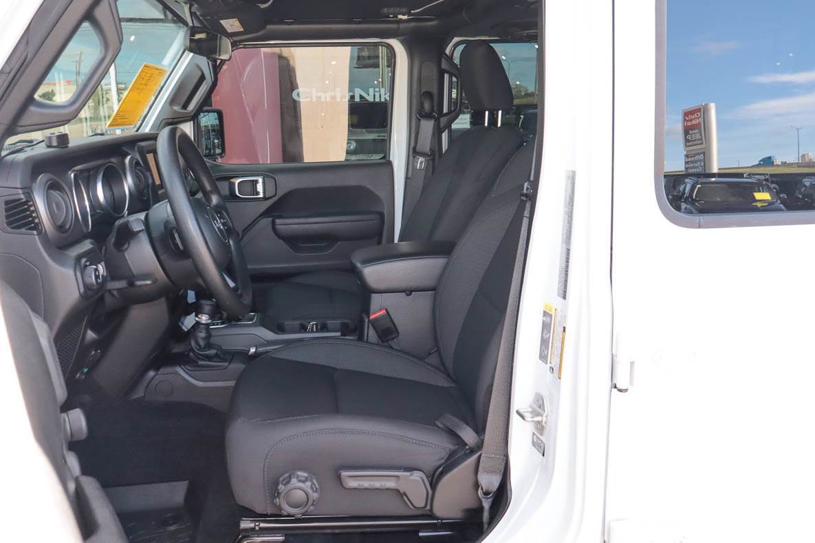 Used 2023 Jeep Gladiator Sport AWD/4WD image 7