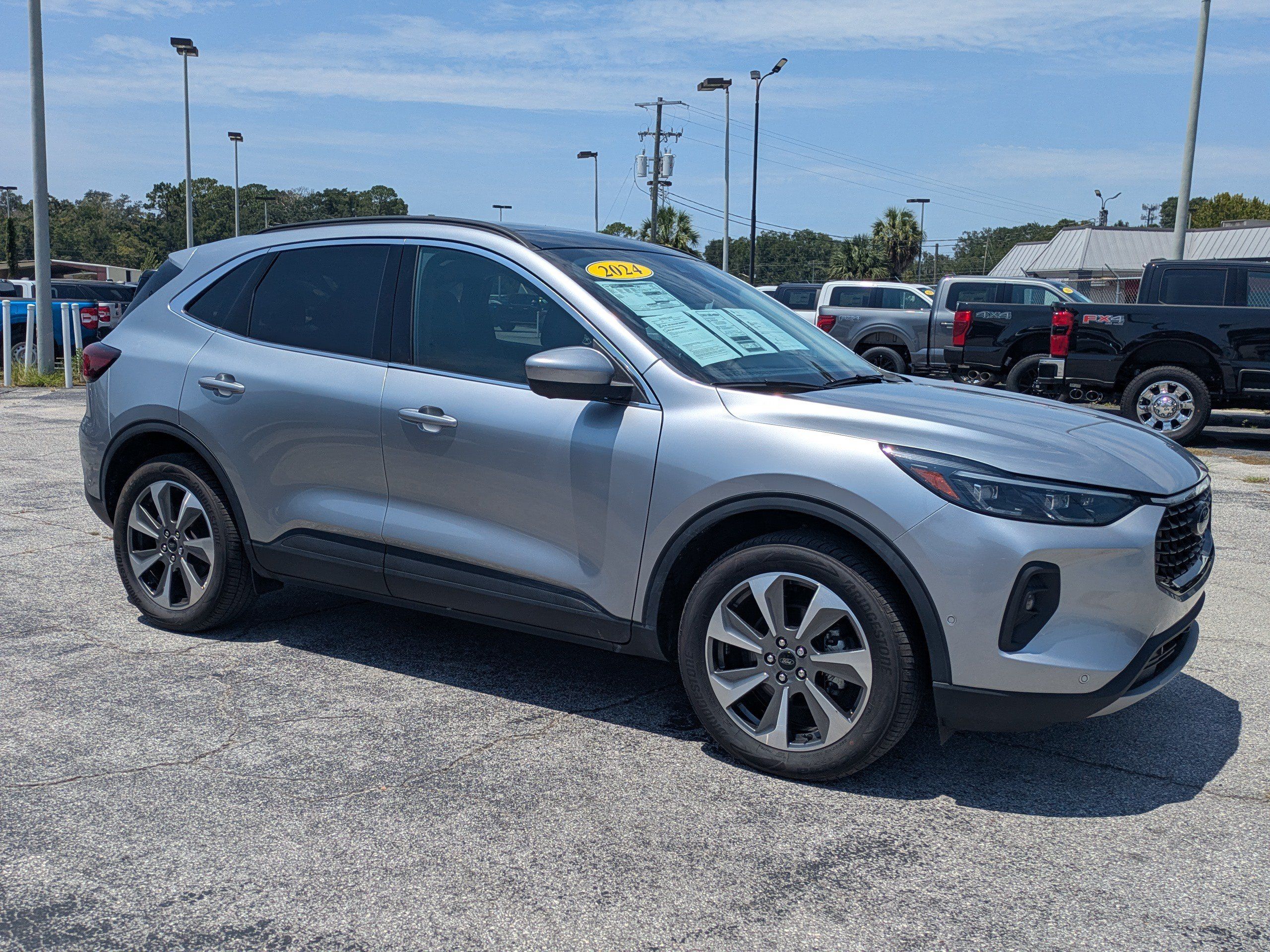 Used 2024 Ford Escape Platinum w/ Premium Technology Package AWD/4WD image 2