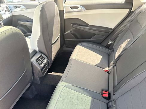 New 2025 Volkswagen Taos SE image 15