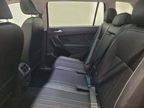Used 2022 Volkswagen Tiguan SE w/ Panoramic Sunroof Package FWD image 18