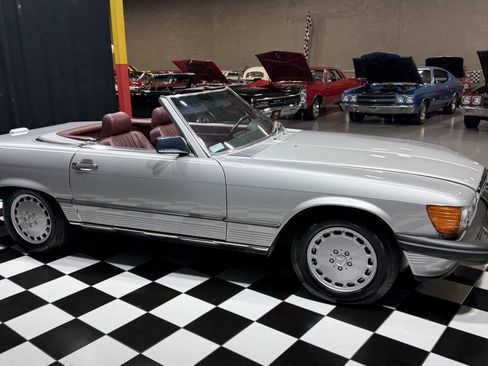 Used 1988 Mercedes-Benz 560 SL image 13