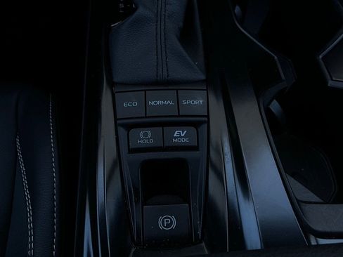 Used 2025 Toyota Camry SE image 21