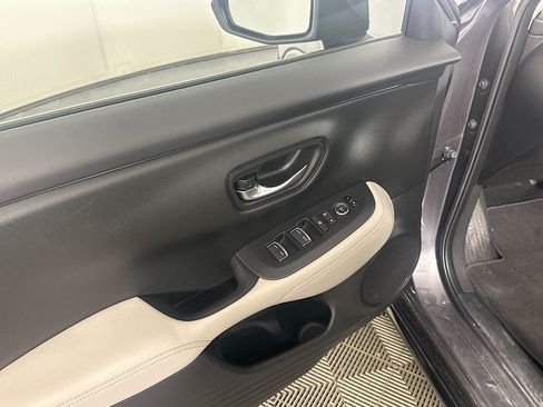 Used 2025 Honda HR-V EX-L image 15