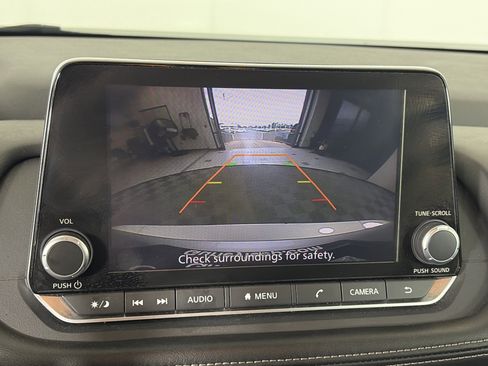 Used 2024 Nissan Rogue S AWD/4WD image 19