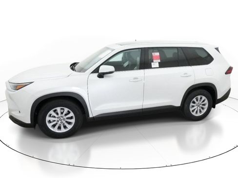 New 2026 Toyota Grand Highlander FWD image 2