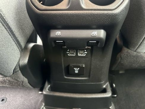 Used 2024 Jeep Wrangler Unlimited Sahara AWD/4WD image 19