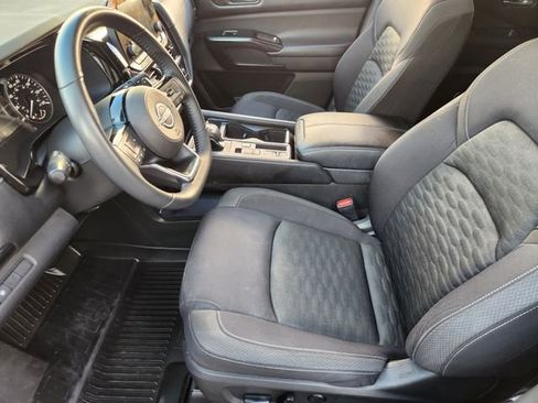 Used 2022 Nissan Pathfinder SV FWD image 12
