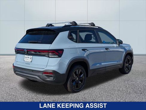 New 2025 Volkswagen Taos SE image 5