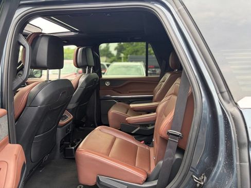 Used 2025 Lincoln Navigator Reserve AWD/4WD image 17