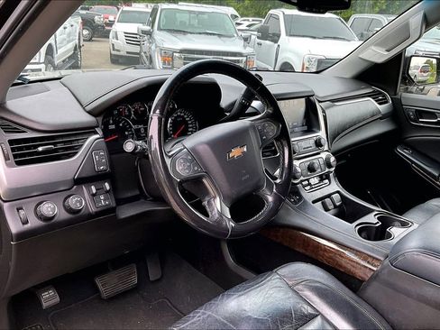 Used 2019 Chevrolet Tahoe LT w/ Luxury Package AWD/4WD image 4