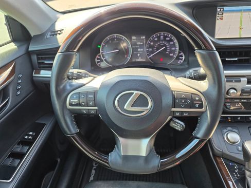 Used 2018 Lexus ES 350 w/ Ultra Luxury Package FWD image 14