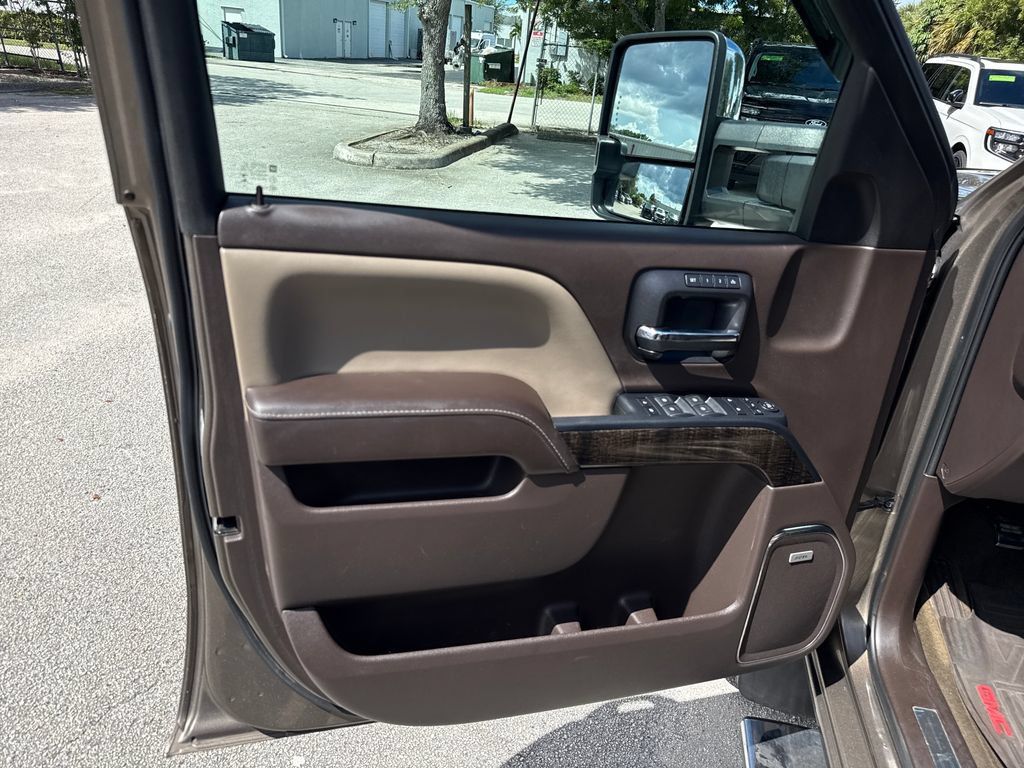 Used 2015 GMC Sierra 2500 Denali w/ Duramax Plus Package AWD/4WD image 15