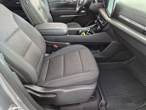 Used 2025 Chevrolet Traverse LT w/ Midnight/Sport Edition FWD image 33