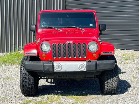 Used 2013 Jeep Wrangler Unlimited Sahara w/ Dual Top Group AWD/4WD image 8