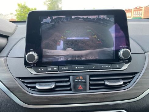 Used 2025 Nissan Altima 2.5 SV FWD image 14