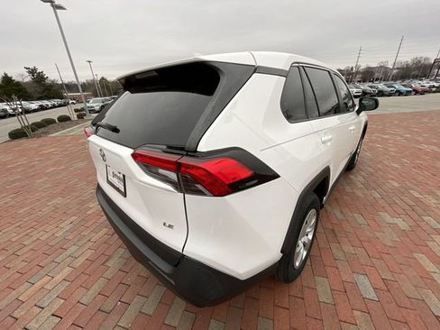 Used 2022 Toyota RAV4 LE image 32