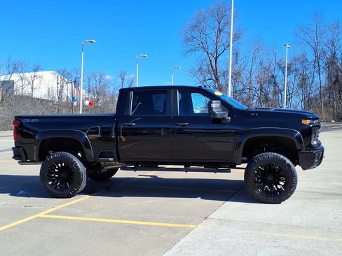 Used 2025 Chevrolet Silverado 2500 Custom w/ Custom Value Package image 3