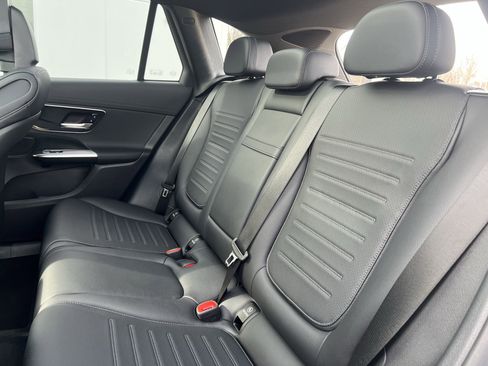 Used 2025 Mercedes-Benz GLC 300 4MATIC image 33