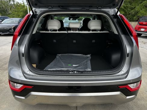 New 2025 Kia Niro EX Touring image 9