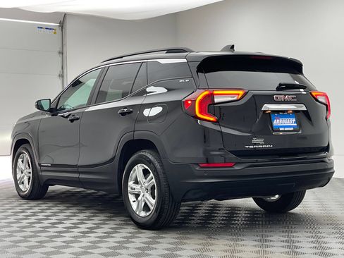 Used 2022 GMC Terrain SLE w/ Driver Convenience Package FWD image 12