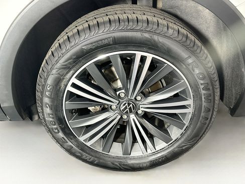 Used 2024 Volkswagen Tiguan Wolfsburg Edition image 11