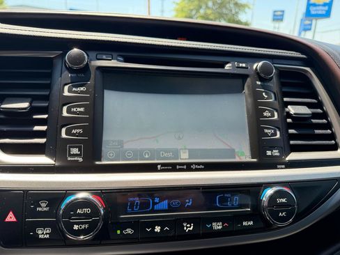 Used 2017 Toyota Highlander Limited AWD/4WD image 55