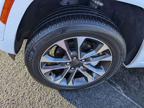 Used 2024 Jeep Grand Cherokee Overland w/ Luxury Tech Group IV image 15