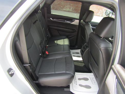 Used 2020 Cadillac XT5 Premium Luxury AWD/4WD image 17