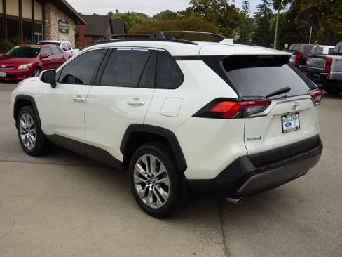 Used 2020 Toyota RAV4 Limited FWD image 5