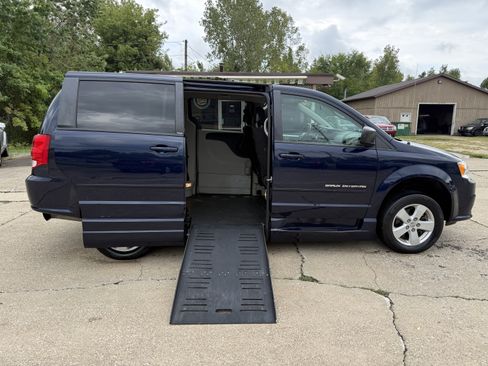 Used 2013 Dodge Grand Caravan SE FWD image 27