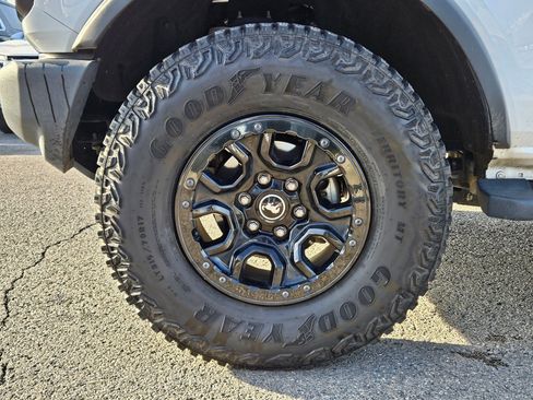 Used 2022 Ford Bronco Wildtrak image 11